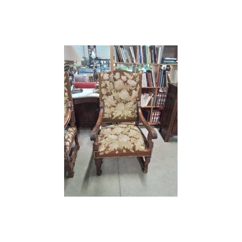 FAUTEUIL LOUIS XV BOIS SCULPTÉ AUX FEUILLES D’ACANTHES ASSISE ET DOSSIER CAPITONNÉ TISSU MARRON FLEU
