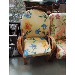 FAUTEUIL ROTIN CLAIR ASSISE ET DOSSIER COUSSINS TISSU JAUNE FLEURI 