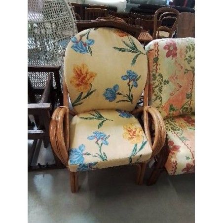 FAUTEUIL ROTIN CLAIR ASSISE ET DOSSIER COUSSINS TISSU JAUNE FLEURI 