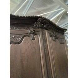 ARMOIRE DE MARIAGE CHÊNE SCULPTÉ AUX COLOMBES 