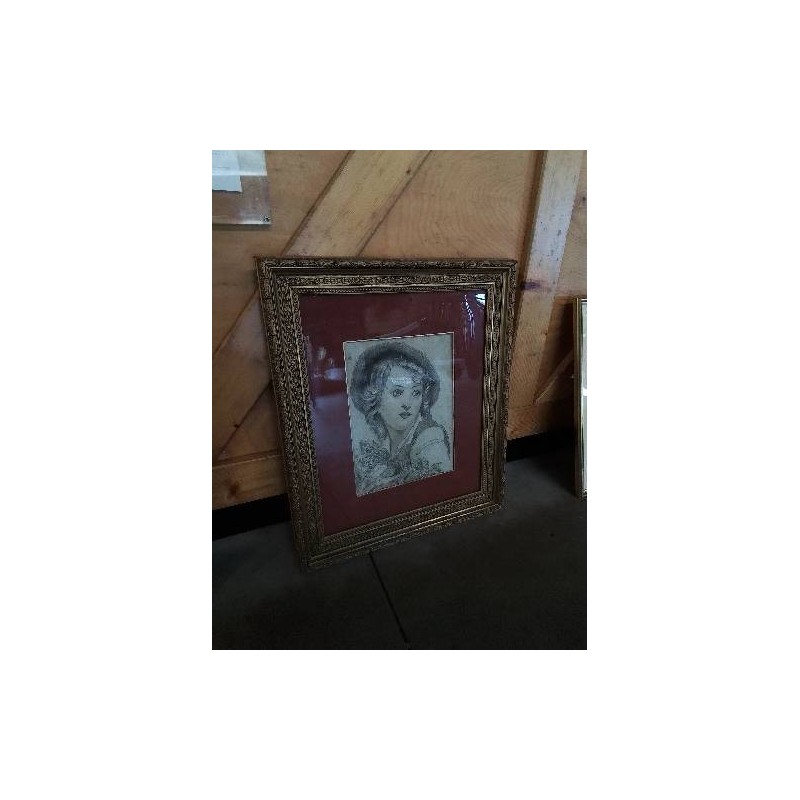 DESSIN JEUNE FEMME CADRE BOIS ET STUC MOULURE ET DORÉ 