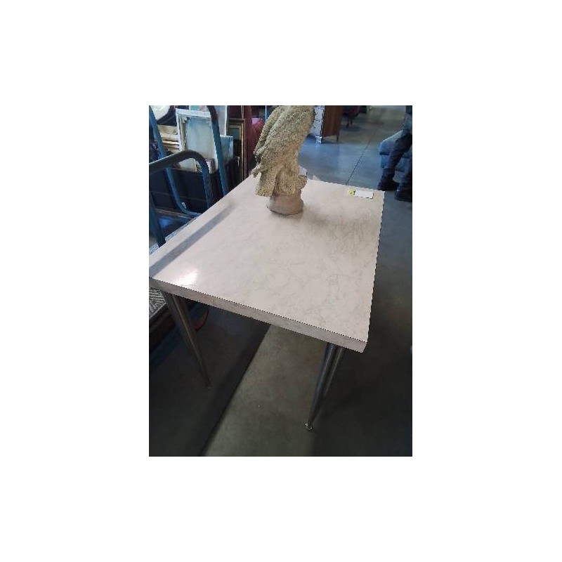 TABLE RECTANGULAIRE PIÈTEMENT MÉTAL CHROMÉ PLATEAU ÉCRU 