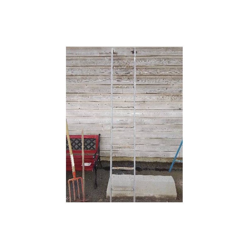ÉCHELLE ACIER GALVANISÉ 220 CM
