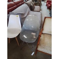 CHAISE PIÈTEMENT MÉTAL CHROME ASSISE RÉSINE 