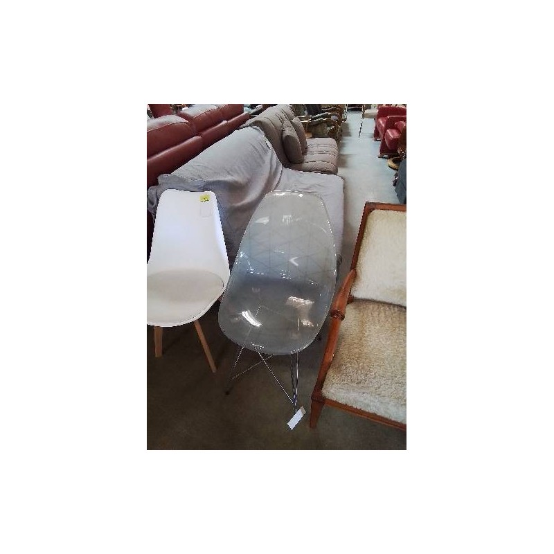 CHAISE PIÈTEMENT MÉTAL CHROME ASSISE RÉSINE 