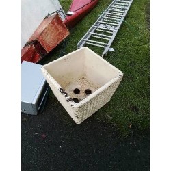 CACHE POT CARRÉ RÉSINE BEIGE
