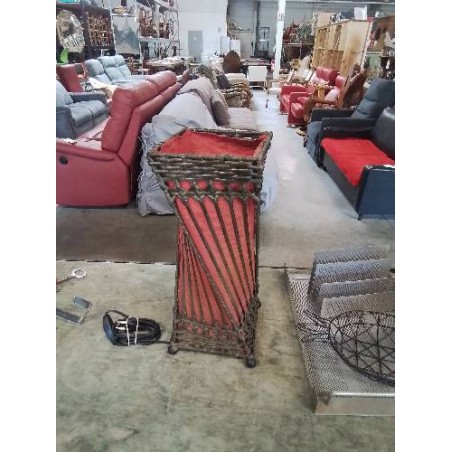 LAMPE VANNERIE ET TISSU ROUGE 
