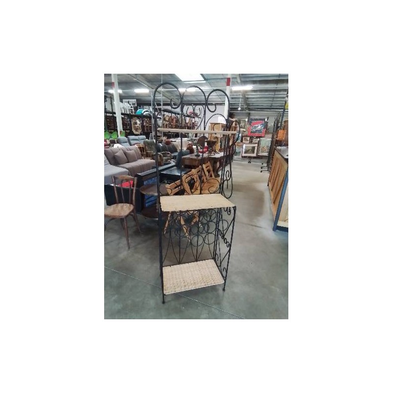 ÉTAGÈRE RANGE BOUTEILLES METAL NOIR ET VANNERIE 3 TABLETTES 