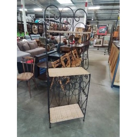 ÉTAGÈRE RANGE BOUTEILLES METAL NOIR ET VANNERIE 3 TABLETTES 