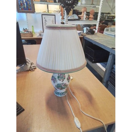 LAMPE CÉRAMIQUE STYLE ASIATIQUE DÉCOR LOTUS AJ TISSU ECRU LISERÉ VERT ET ROSE