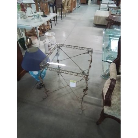 TABLE BASSE CARRÉE A ENTRETOISE MÉTAL DORÉ AUX FEUILLES PLATEAU VERRE