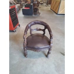 FAUTEUIL BOIS SCULPTÉ AUX LIONS 