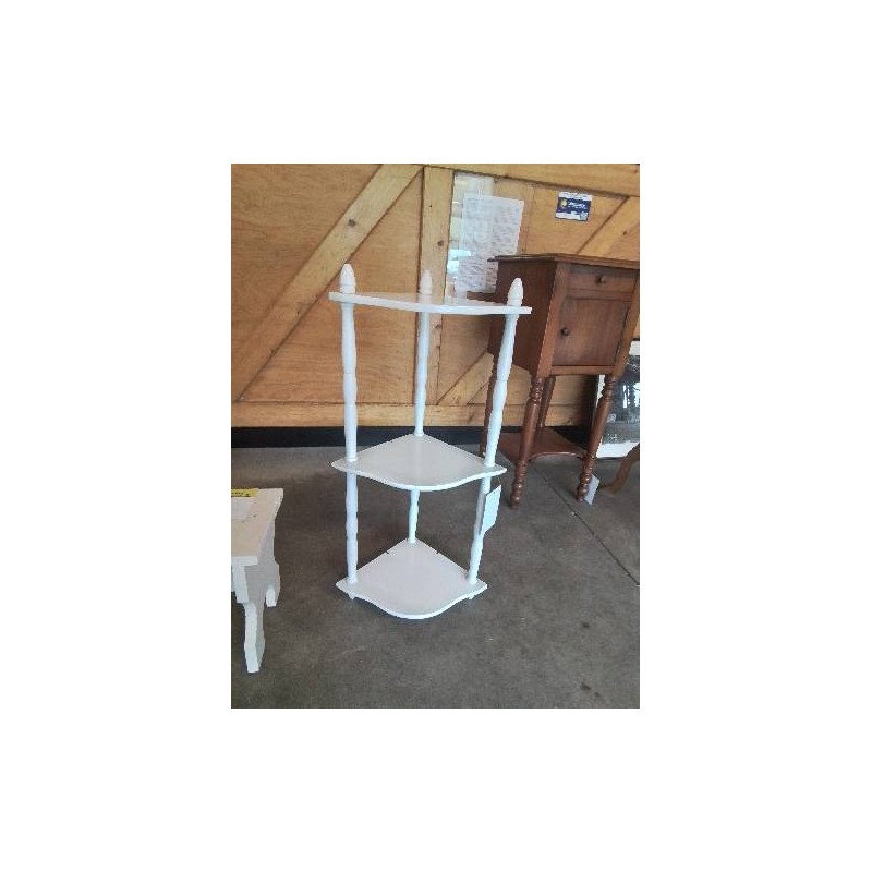 ÉTAGÈRE D’ANGLE A COLONNES ET TABLETTES BOIS BLANC