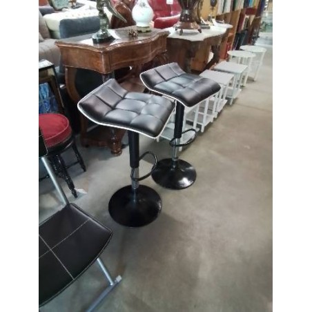 TABOURET  DE BAR PU NOIR LISERÉ BLANC PIÈTEMENT METAL 