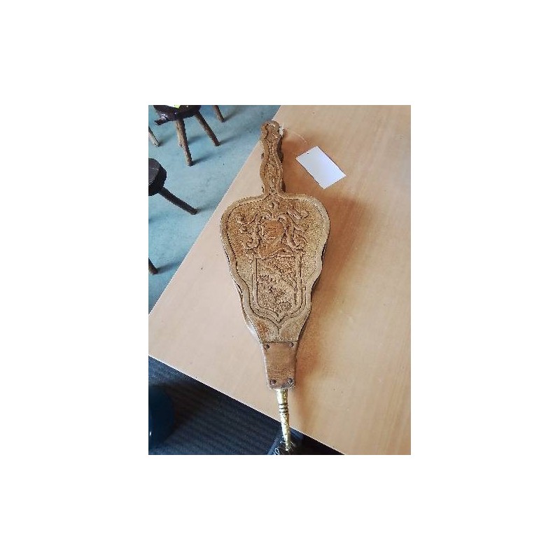 SOUFFLET DE CHEMINÉE BOIS CLAIR GRAVÉ ET CUIR FAUVE