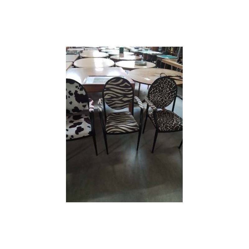 FAUTEUIL PIÈTEMENT MÉTAL NOIR TISSU ZEBRE 