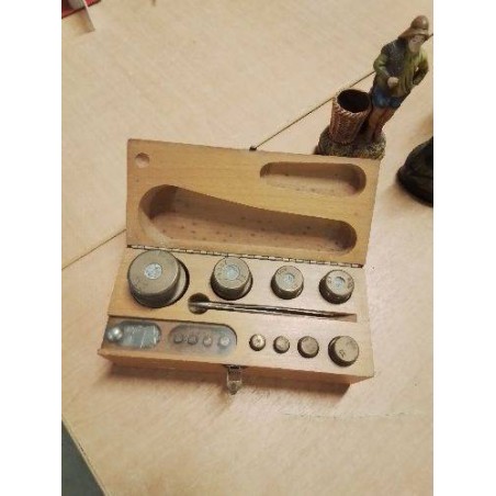 COFFRET DE POIDS ETALONS DE PRÉCISION 
