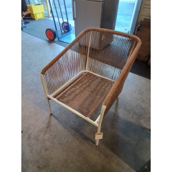 FAUTEUIL METAL BLANC ET RESINE TRESSÉE 