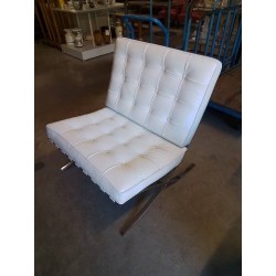 FAUTEUIL REPLIQUE BARCELONA PIÈTEMENT ACIER CHROMÉ ASSISE ET DOSSIER CUIR BLANC