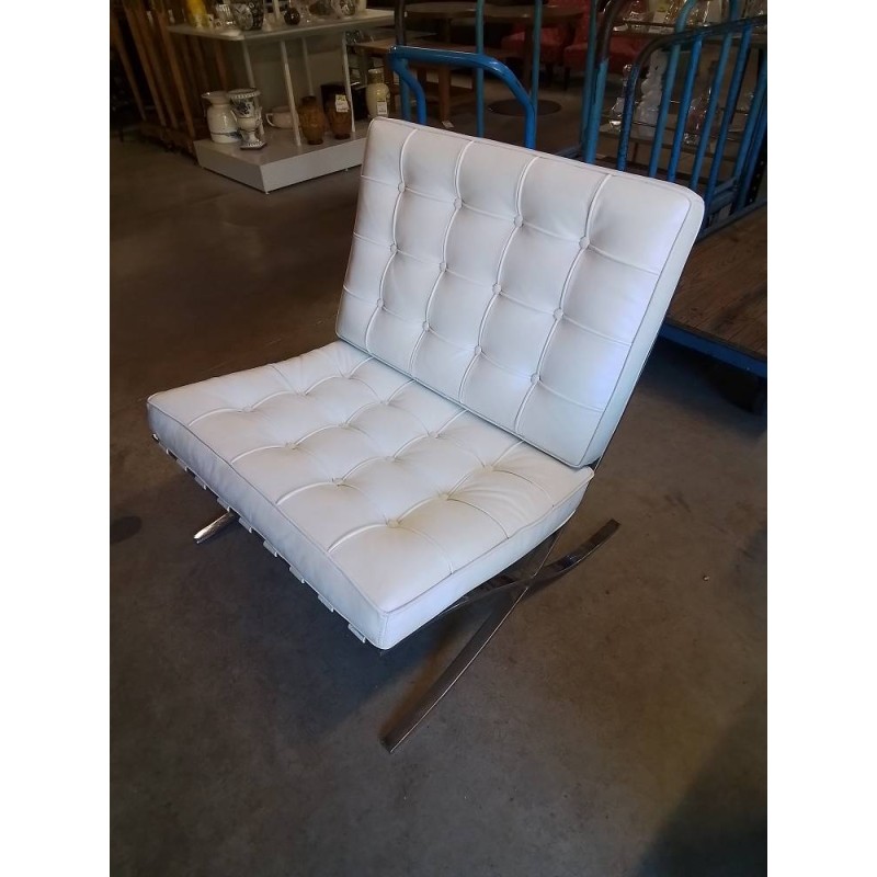 FAUTEUIL REPLIQUE BARCELONA PIÈTEMENT ACIER CHROMÉ ASSISE ET DOSSIER CUIR BLANC