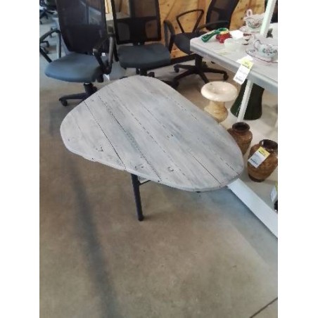 TABLE BASSE TRIANGULAIRE BOIS TAUPE PIÈTEMENT MÉTAL NOIR