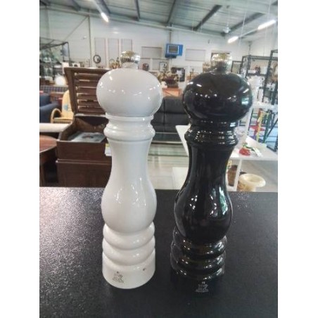 DUO MOULINS A POIVRE ET SEL BOIS LAQUÉ NOIR ET BLANC PEUGEOT 