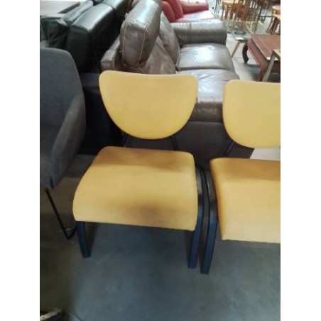 CHAISE D’ACCUEIL PIÈTEMENT MÉTAL NOIR ASSISE ET DOSSIER PU JAUNE