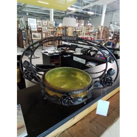 CENTRE DE TABLE ART DECO FER FORGÉ DÉCOR AUX ROSE ET PATE DE VERRE JAUNE
