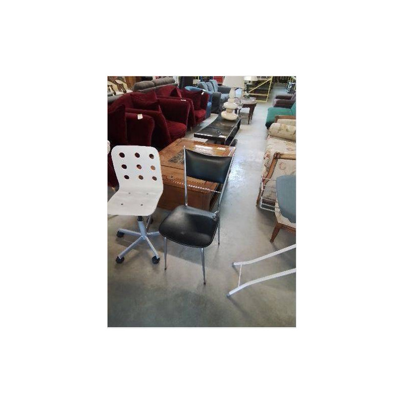 CHAISE PIÈTEMENT MÉTAL CHROMÉ ASSISE ET DOSSIER SKAÏ NOIR ANNÉES 70