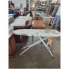 TABLE A REPASSER MÉTAL BLANC TISSU ECRU AUX PAPILLON 