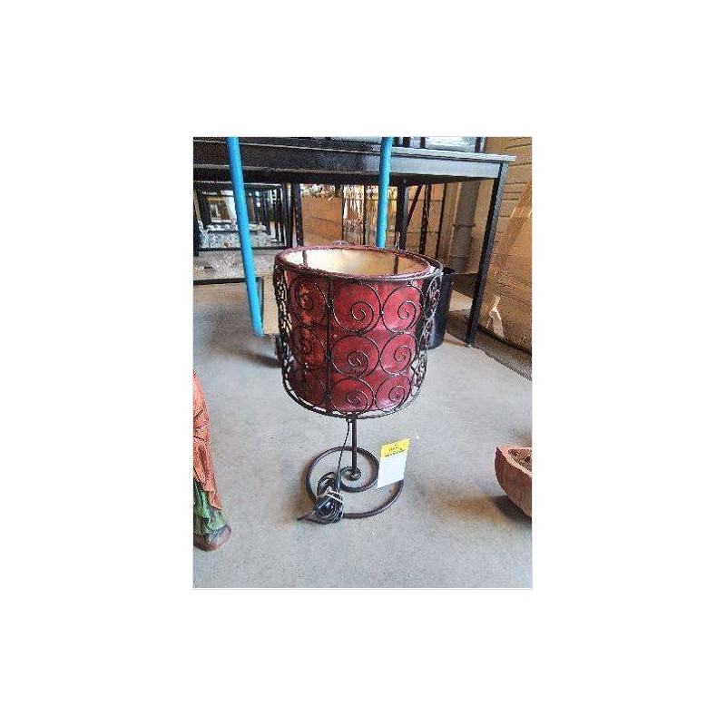 LAMPE FER FORGÉ AJ PEAU TEINTÉ ROUGE ANNÉES 60