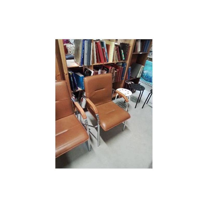 FAUTEUIL PIÈTEMENT MÉTAL CHROMÉ ACCOTOIRS BOIS ASSISE ET DOSSIER SKAÏ FAUVE 