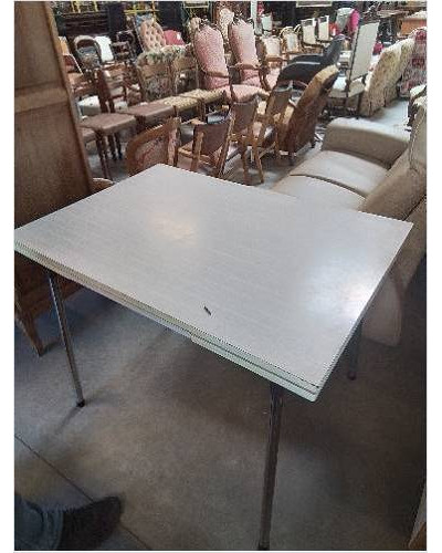 TABLE RECTANGULAIRE FORMICA...