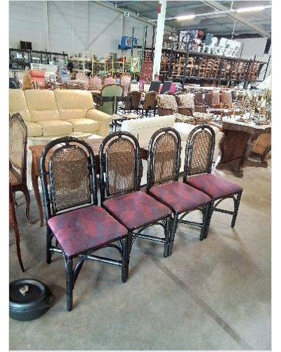 TABLE RONDE ET 4 CHAISES...
