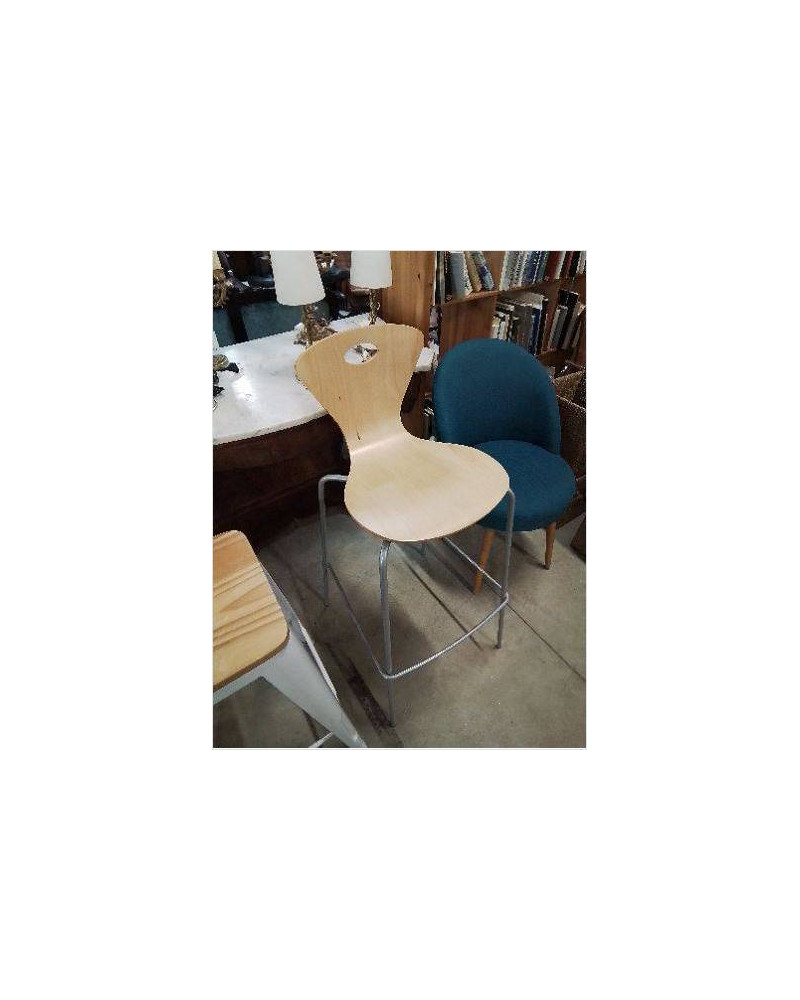 TABOURET DE BAR PIÈTEMENT MÉTAL GRIS ASSISE BOIS CLAIR A POIGNÉE 