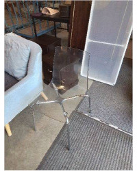 CHAISE PLASTIQUE TRANSPARENT PIÈTEMENT MÉTAL CHROMÉ 