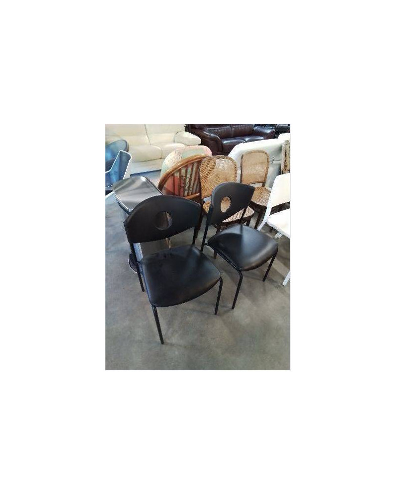 CHAISE MÉTAL ET RÉSINE NOIR ASSISE PU NOIR DOSSIER AJOURÉ 