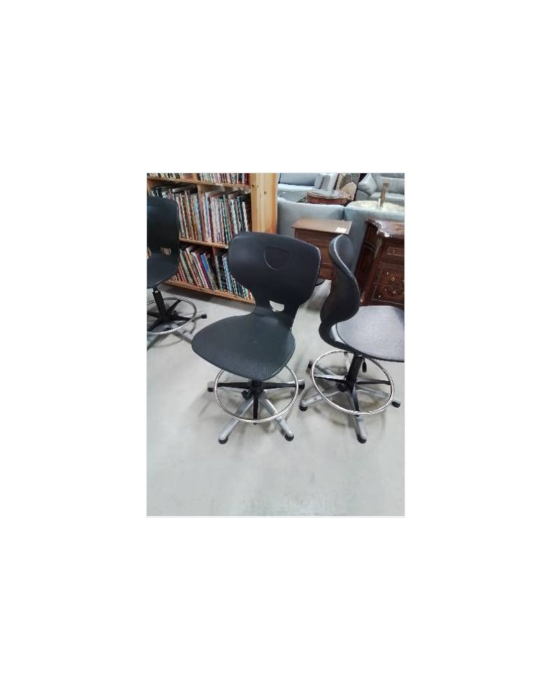 CHAISE D’ATELIER REGLABLE HAUTEUR PIÈTEMENT MÉTAL ASSISE RESINE NOIR