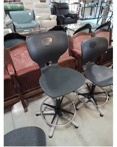 CHAISE D’ATELIER REGLABLE HAUTEUR PIÈTEMENT MÉTAL ASSISE RESINE NOIR