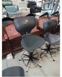 CHAISE D’ATELIER REGLABLE HAUTEUR PIÈTEMENT MÉTAL ASSISE RESINE NOIR