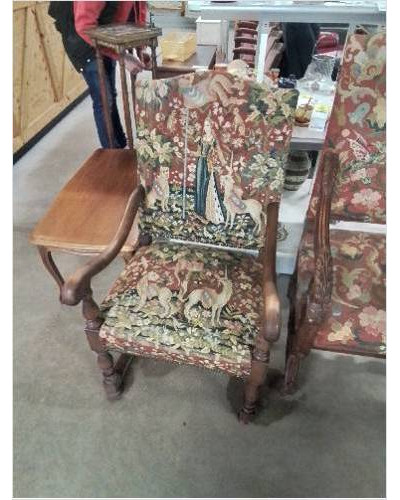FAUTEUIL STYLE LOUIS XIII...