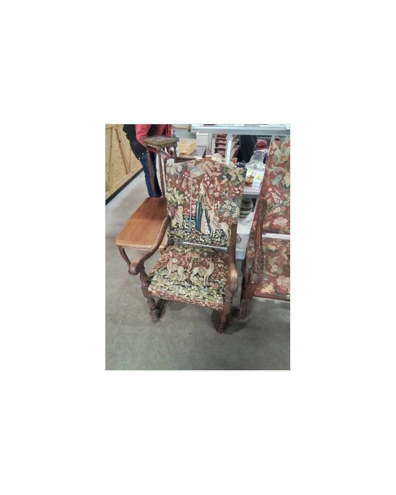 FAUTEUIL STYLE LOUIS XIII TAPISSERIE  A LA LICORNE 