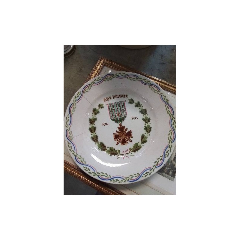 ASSIETTE CÉRAMIQUE AUX BRAVES 1914 1915 TERRE DE FER CHOISY LE ROI EN L\'ÉTAT 