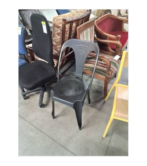 CHAISE MÉTAL NOIR ASSISE...