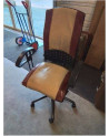 FAUTEUIL DE BUREAU A ROULETTES DOSSIER RÉGLABLE ASSISE ET DOSSIER CUIR FAUVE ET CRÈME
