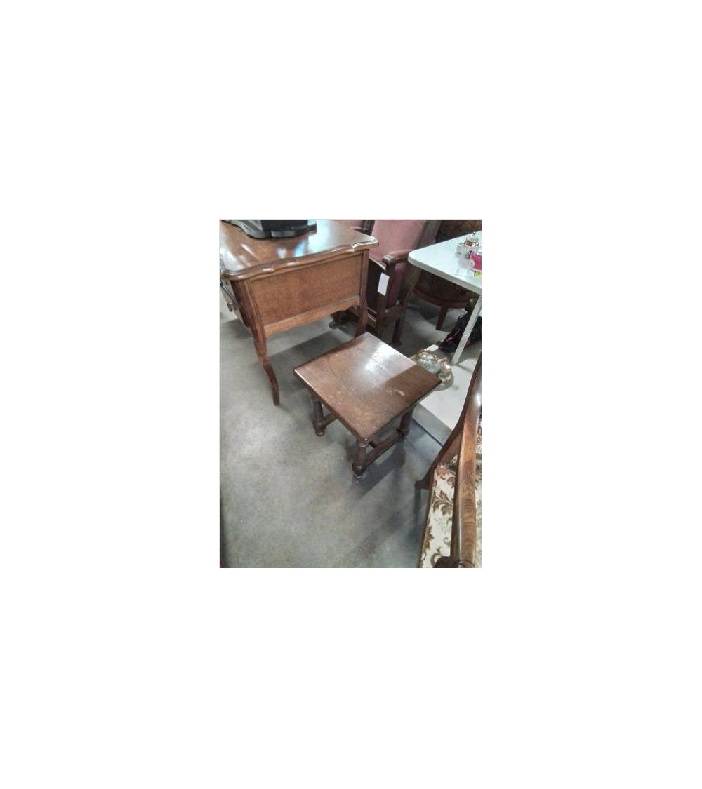TABLE BASSE CARRÉ A ENTRETOISE PIEDS BALUSTRE STYLE RÉGENCE 