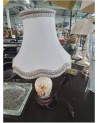 LAMPE CÉRAMIQUE ECU AUX FLEURS SOCLE BOIS AJ TISSU ECRU LISERÉ BLEU ROSE