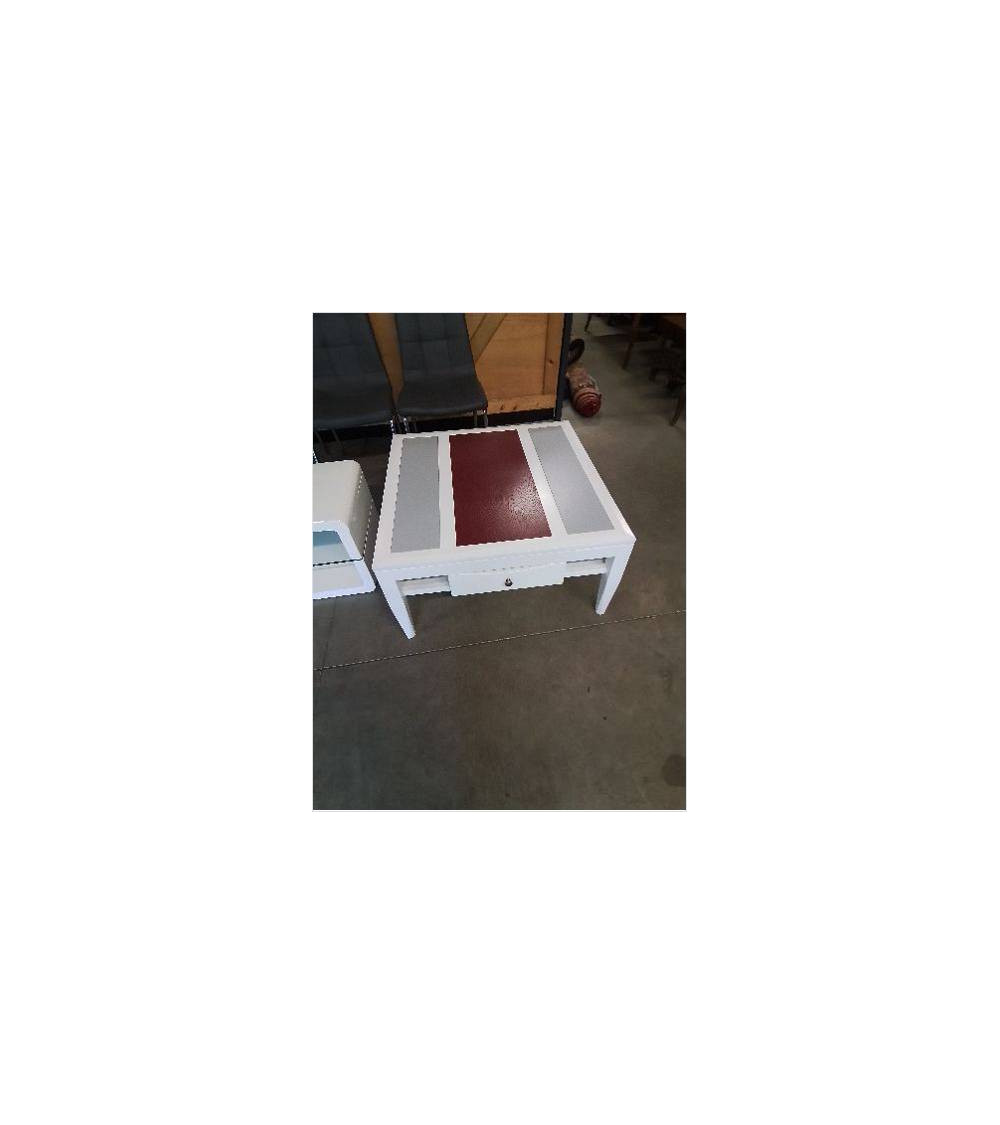 TABLE BASSE CARRÉ BOIS BLANC DESSUS ROUGE ET GRIS 1 TIROIR
