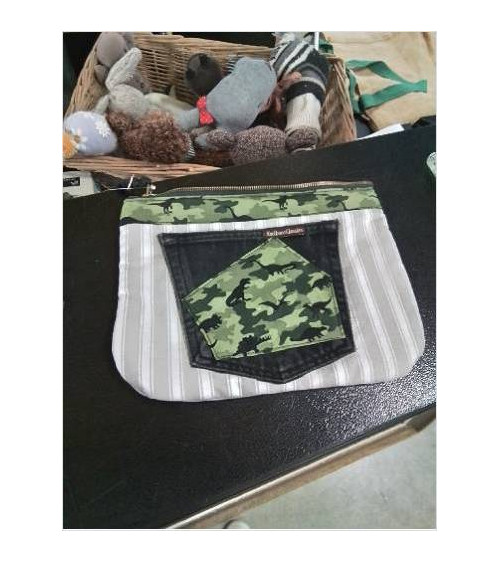 POCHETTE MATELASSÉ LES DINO