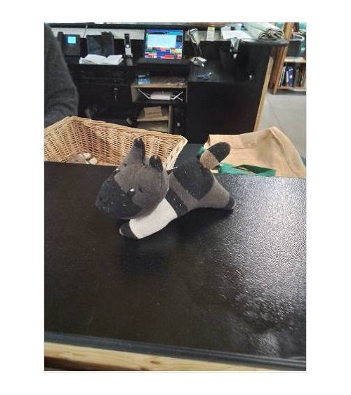 PETIT CHIEN MARRON ET NOIR 